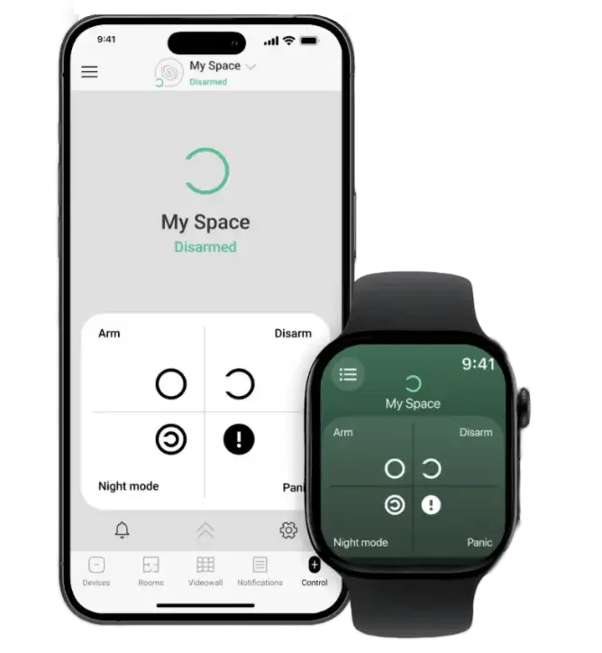 telefoon met alarm-app in luxe interieur
